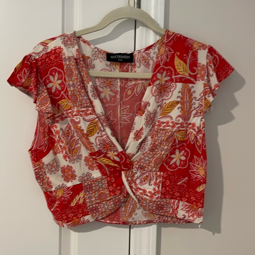 Kittenish by Jessie James Decker Cropped Red Bandana Print Blouse